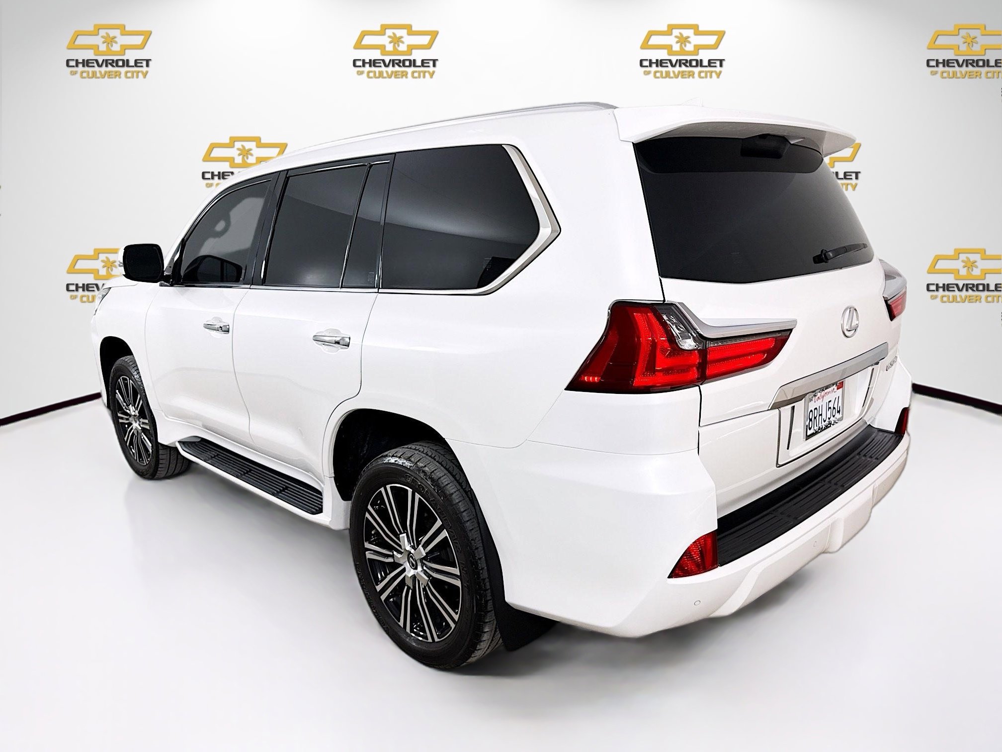 Used 2020 Lexus LX 570 4WD w/ 3rd Row & Luxury Pkg image 5