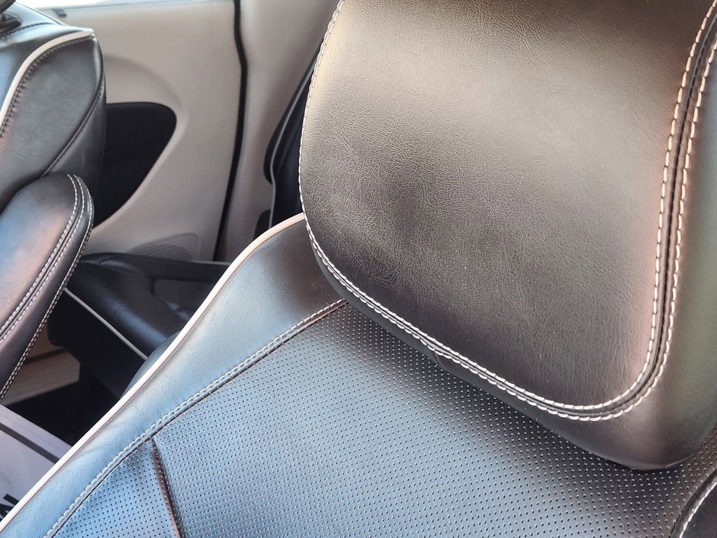 Used 2023 Chrysler Pacifica Limited image 16