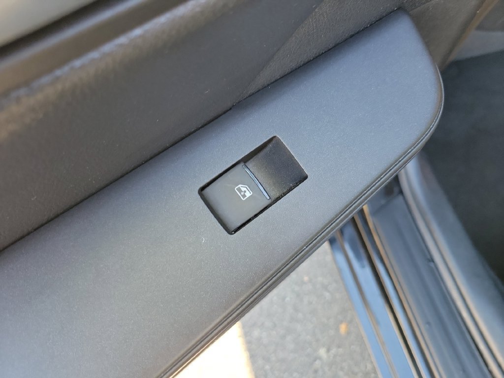Used 2016 Toyota Camry SE FWD image 20
