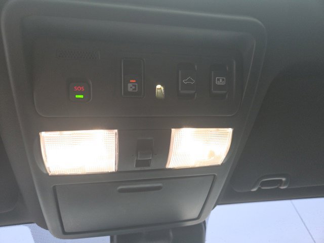 Used 2021 Nissan Titan PRO-4X w/ Pro-4x Convenience Package AWD/4WD image 11