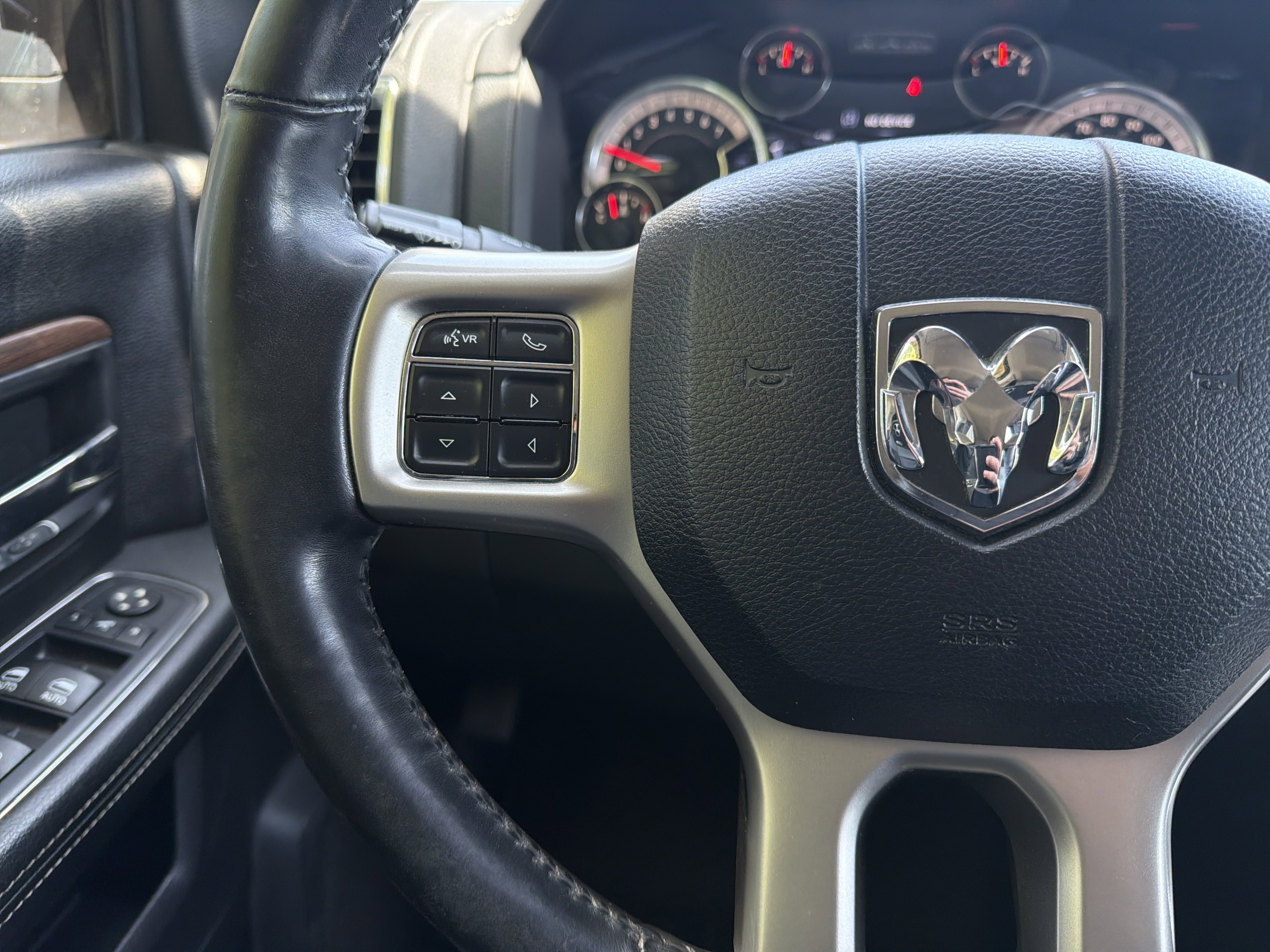 Used 2016 RAM 1500 Laramie w/ Convenience Group image 19