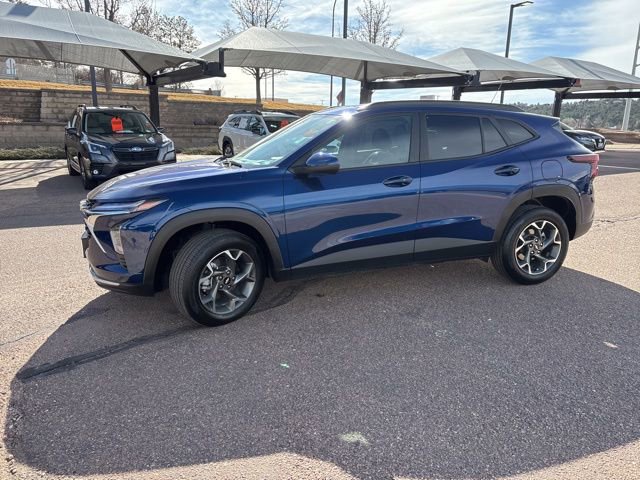 Used 2024 Chevrolet Trax LT w/ LT Convenience Package image 4