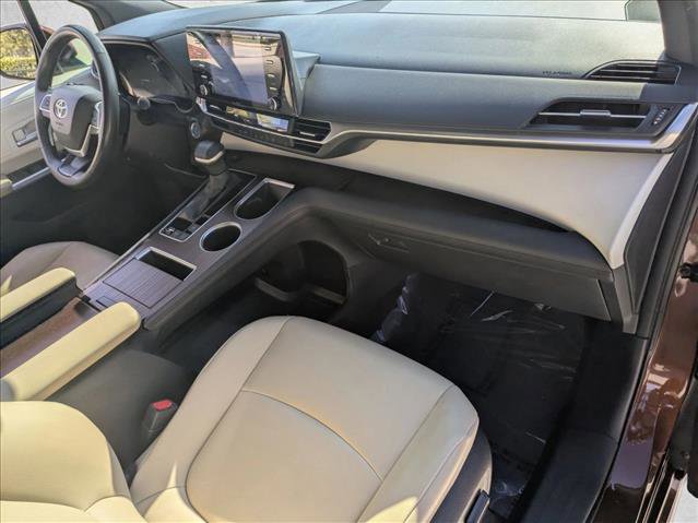 Used 2021 Toyota Sienna XLE image 20