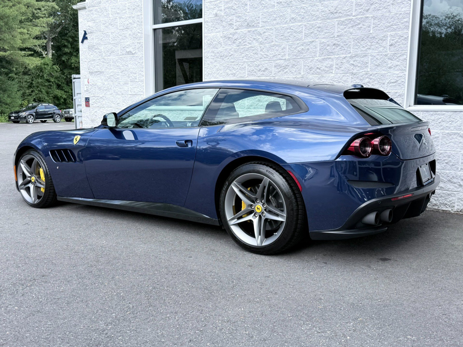 Used 2019 Ferrari GTC4Lusso AWD/4WD image 6