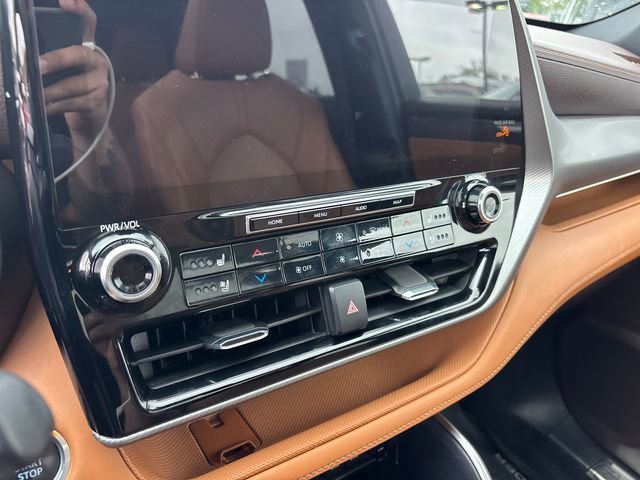Used 2020 Toyota Highlander Platinum AWD/4WD image 25