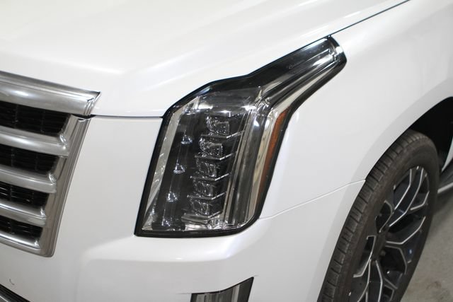 Used 2018 Cadillac Escalade ESV Luxury AWD/4WD image 8