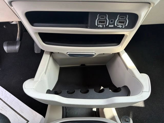 Used 2023 Chrysler Pacifica Touring-L FWD image 35