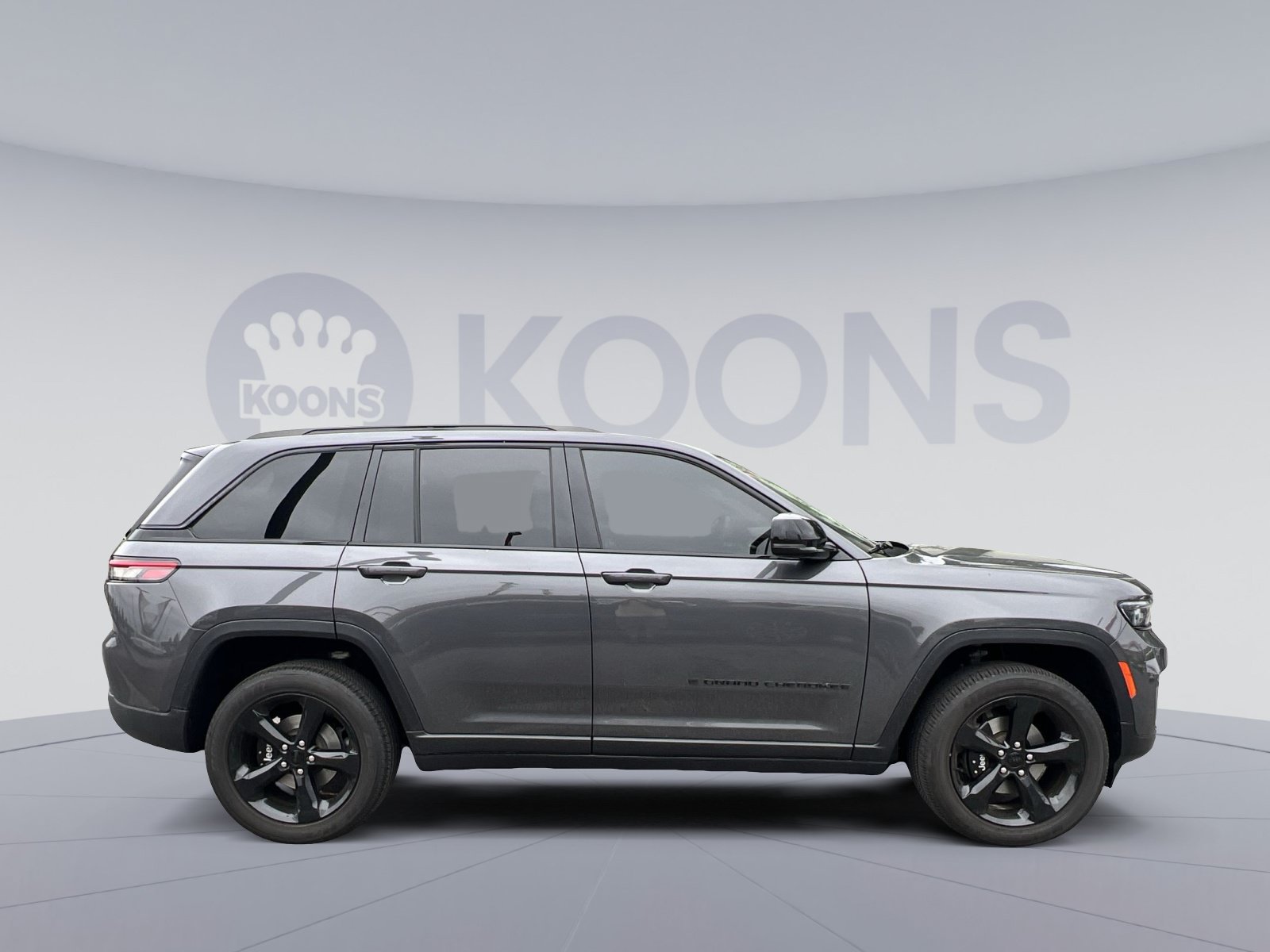 Used 2024 Jeep Grand Cherokee Altitude AWD/4WD image 8