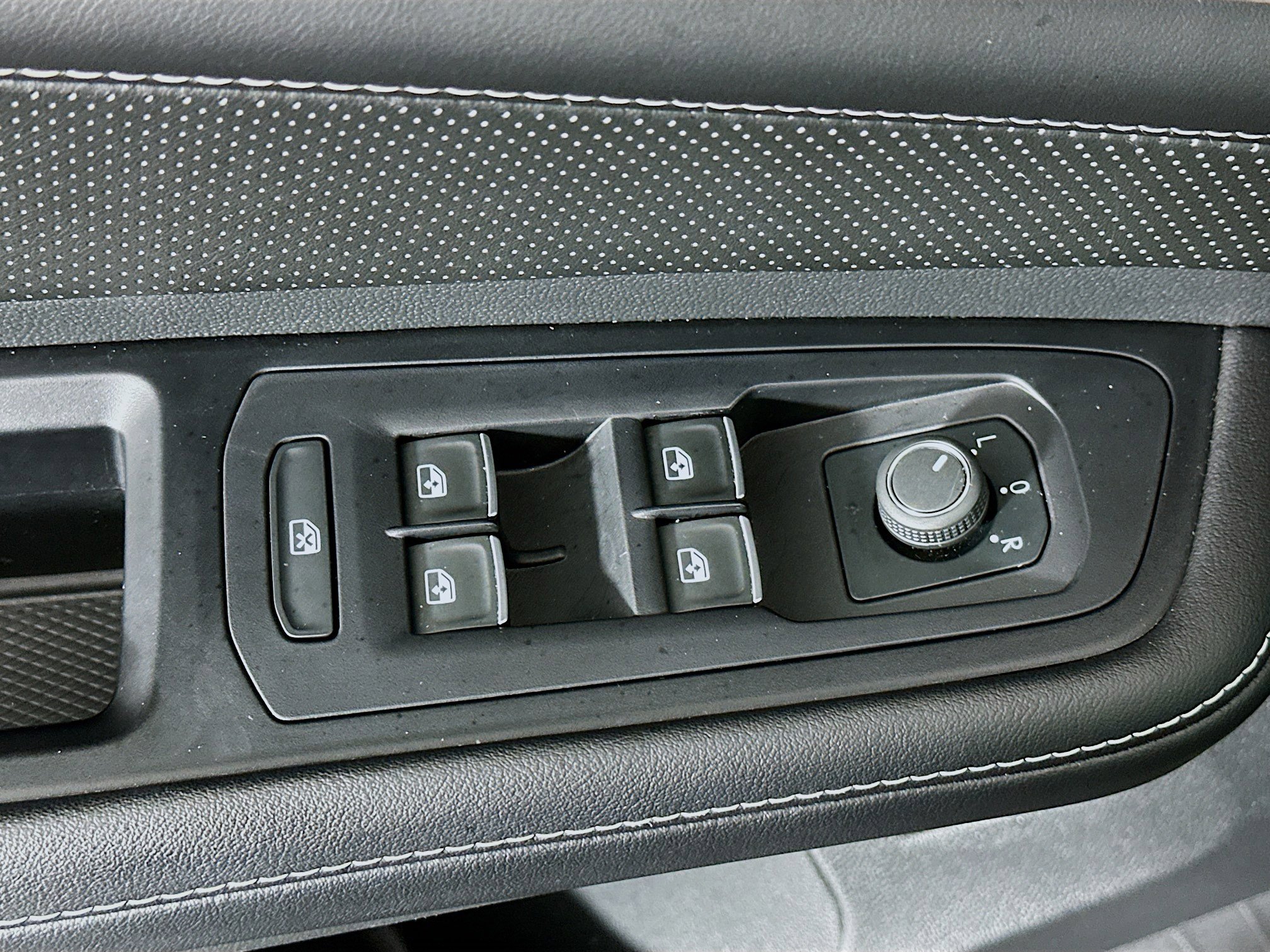 Used 2024 Volkswagen Atlas SE image 15