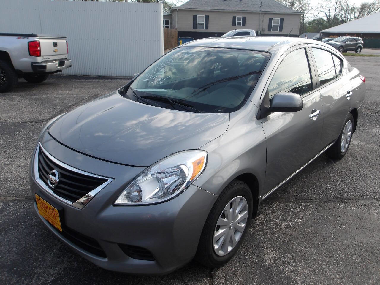 Used 2012 Nissan Versa SV image 3