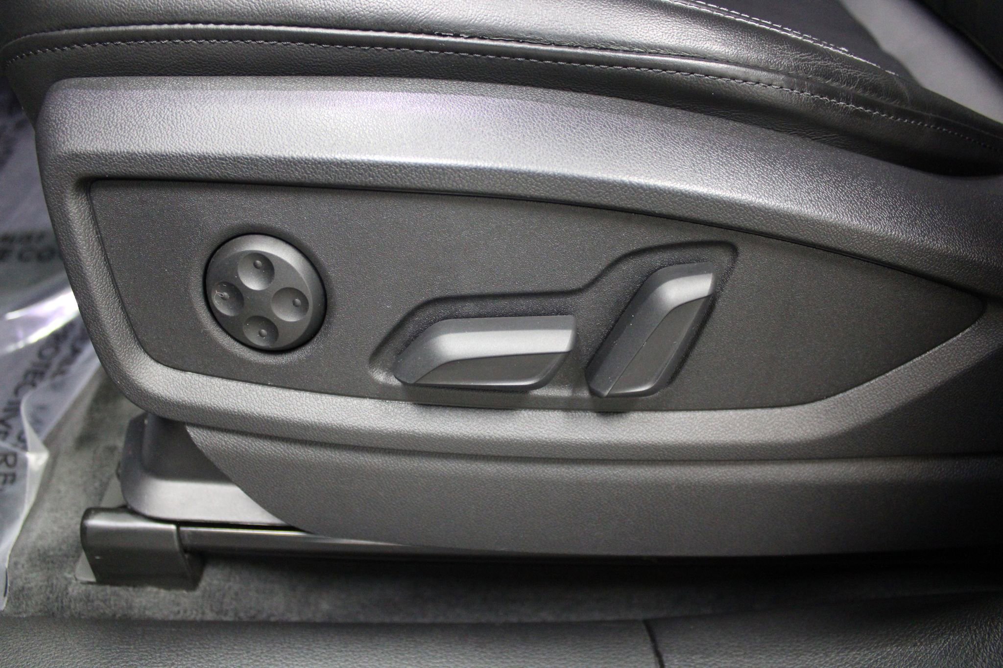 Used 2023 Audi Q5 2.0T Premium w/ Convenience Package image 13