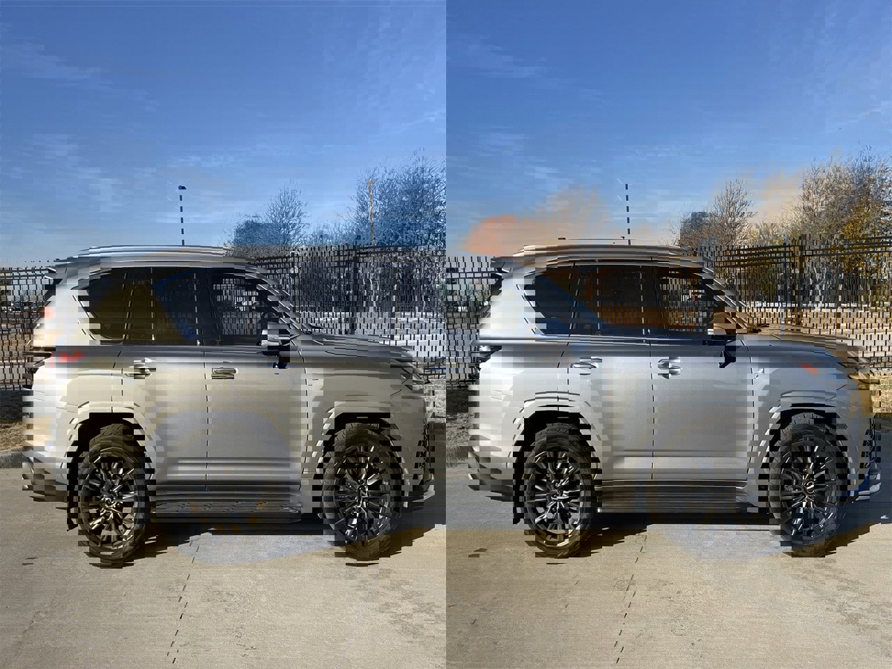 Used 2023 Lexus LX 600 F Sport image 3