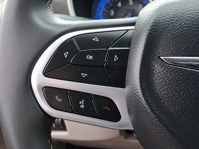Used 2024 Chrysler Pacifica Touring-L FWD image 21