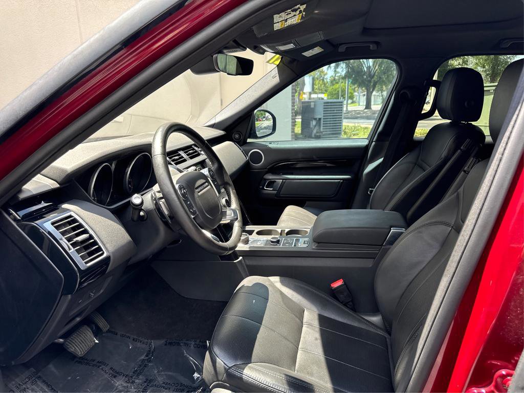 Used 2017 Land Rover Discovery SE image 9