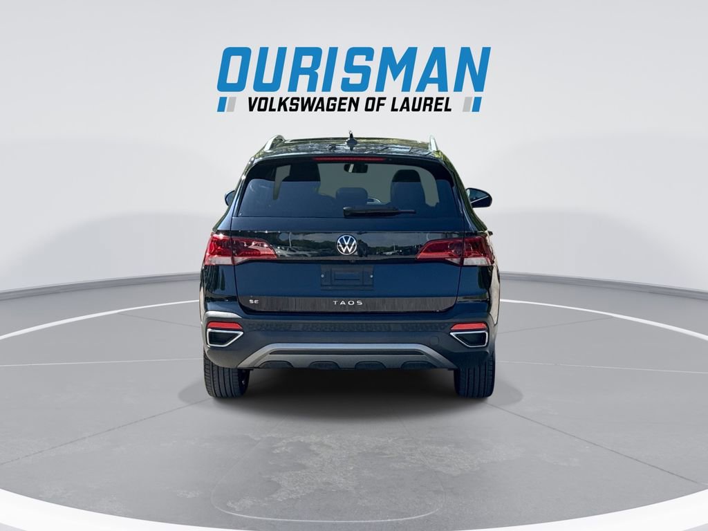 Used 2023 Volkswagen Taos SE w/ Panoramic Sunroof Package FWD image 7