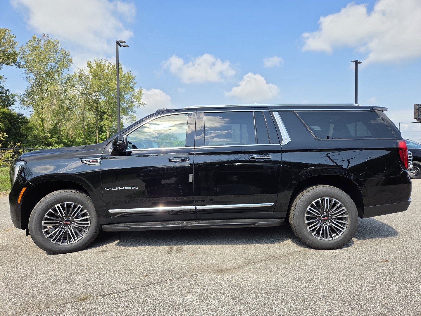 New 2026 GMC Yukon XL Elevation AWD/4WD image 15
