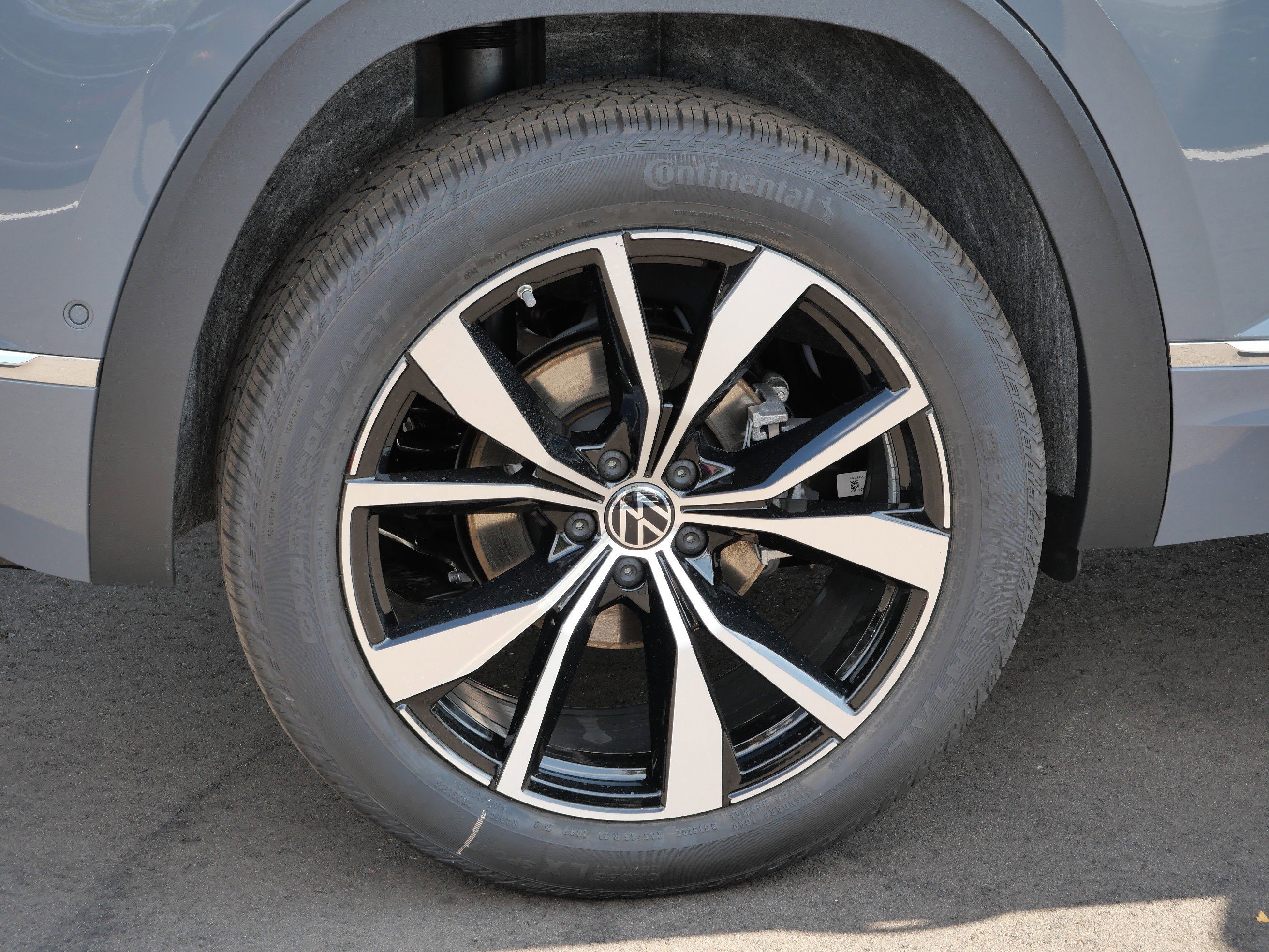 New 2026 Volkswagen Atlas Cross Sport SEL Premium R-Line image 5