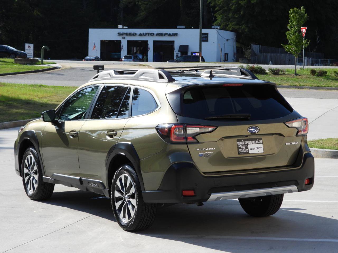 Used 2023 Subaru Outback Limited AWD/4WD image 31