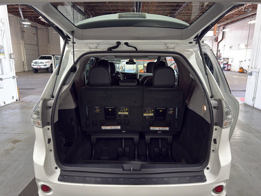 Used 2018 Toyota Sienna SE Premium FWD image 26