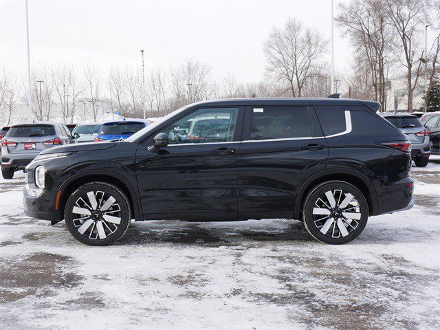 Used 2025 Mitsubishi Outlander SE image 4