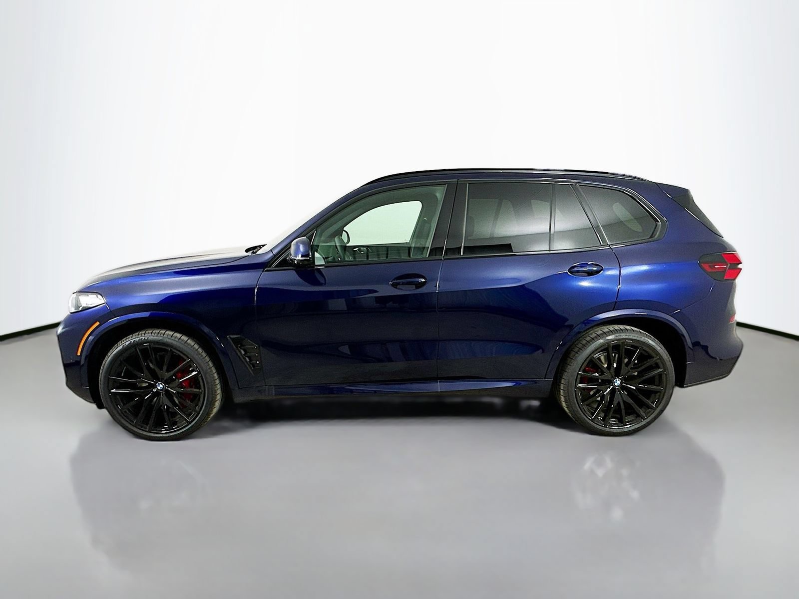New 2026 BMW X5 xDrive40i w/ M Sport Package AWD/4WD image 8