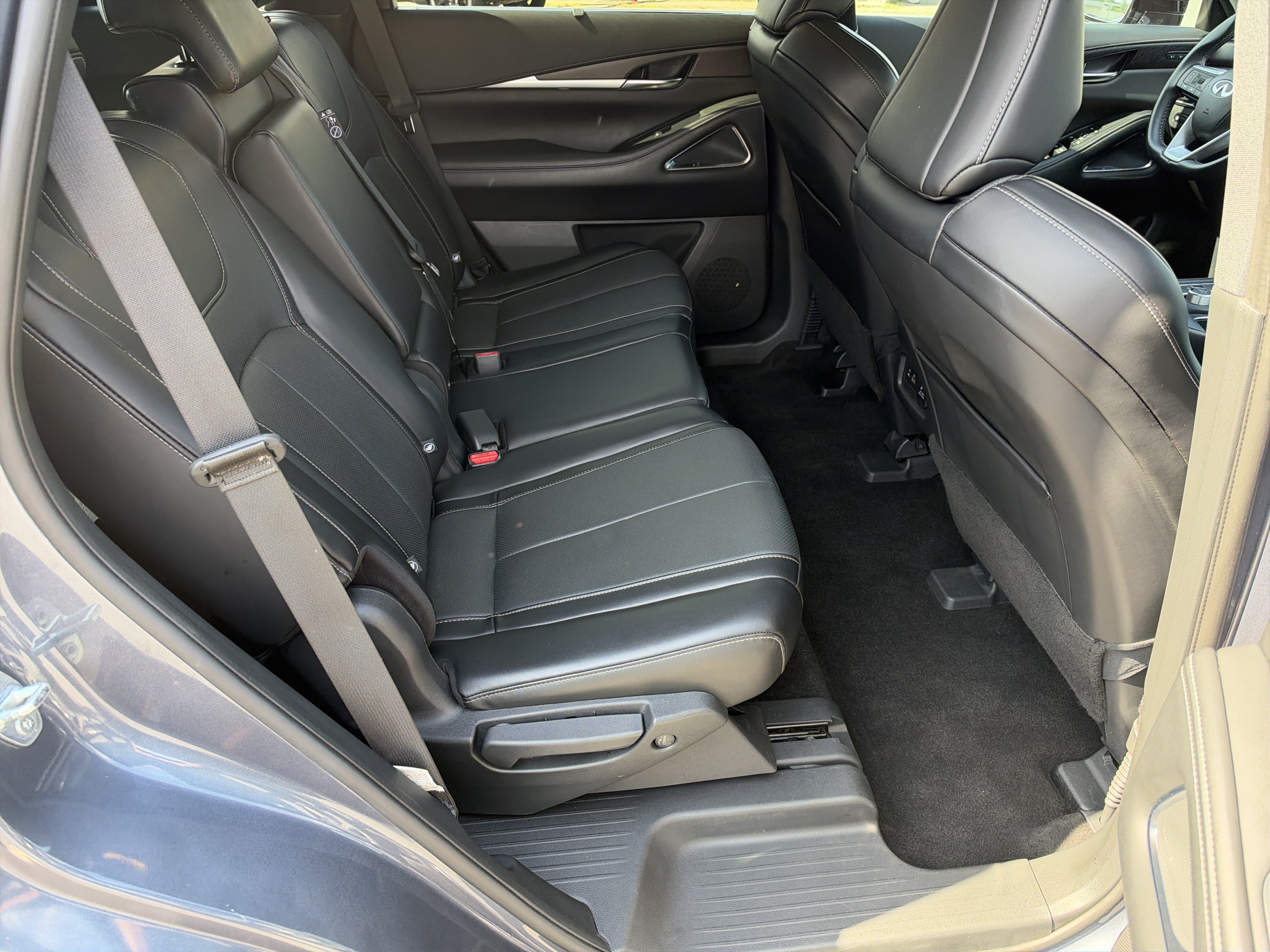 Used 2023 INFINITI QX60 Sensory w/ Cargo Package AWD/4WD image 18