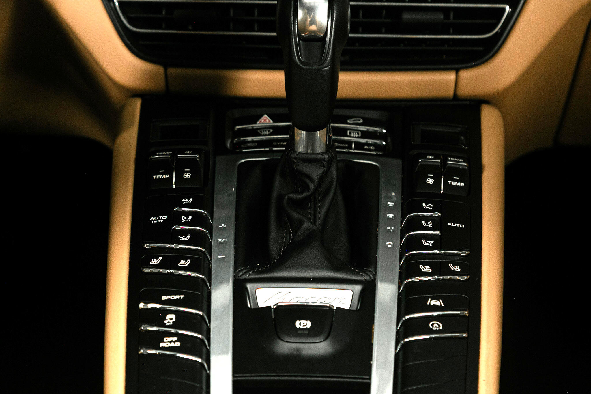 Used 2019 Porsche Macan w/ Premium Package Plus image 37