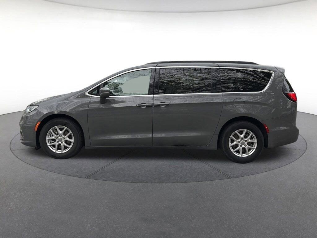 Used 2022 Chrysler Pacifica Touring-L video 2