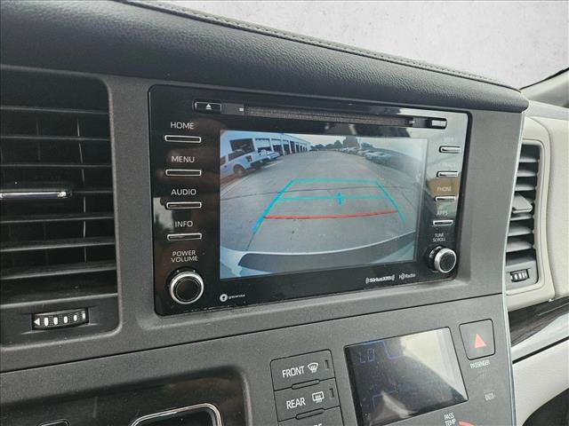 Used 2018 Toyota Sienna XLE FWD image 18