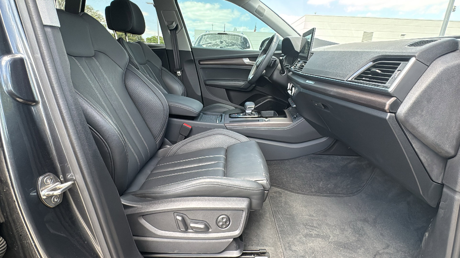 Used 2024 Audi Q5 2.0T Prestige w/ Prestige Package AWD/4WD image 28