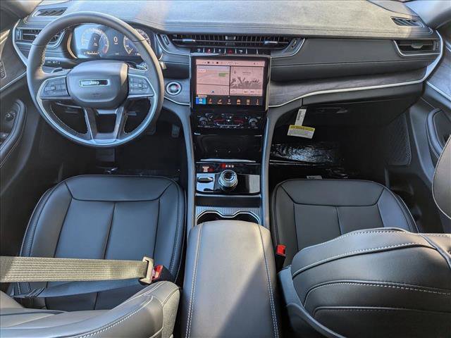 New 2025 Jeep Grand Cherokee Limited w/ Black Appearance Package image 15