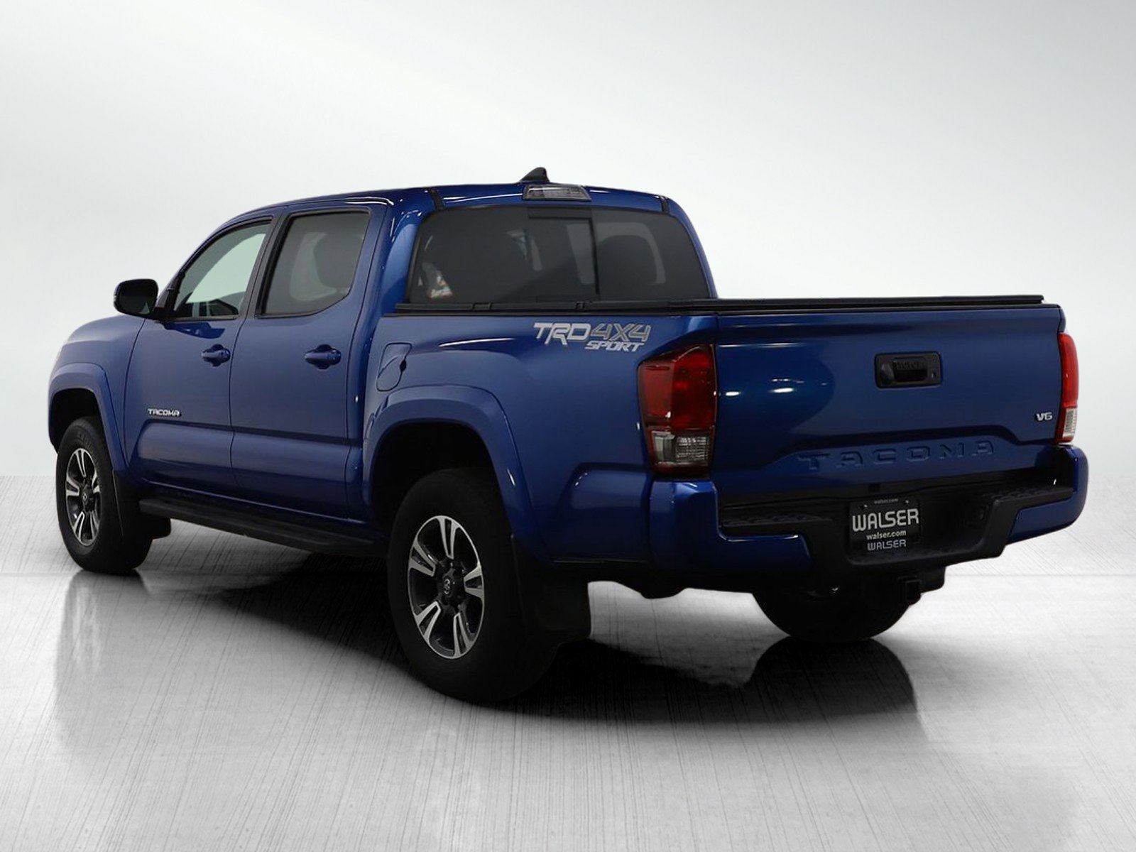 Used 2017 Toyota Tacoma TRD Sport w/ Tow Package (A/T) image 3