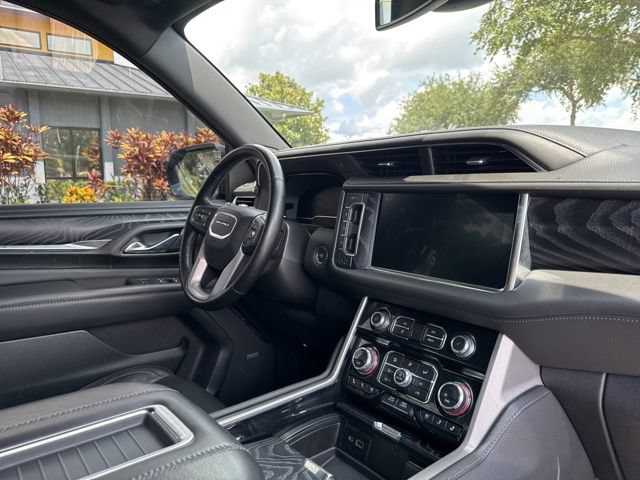 Used 2023 GMC Yukon XL Denali AWD/4WD image 12
