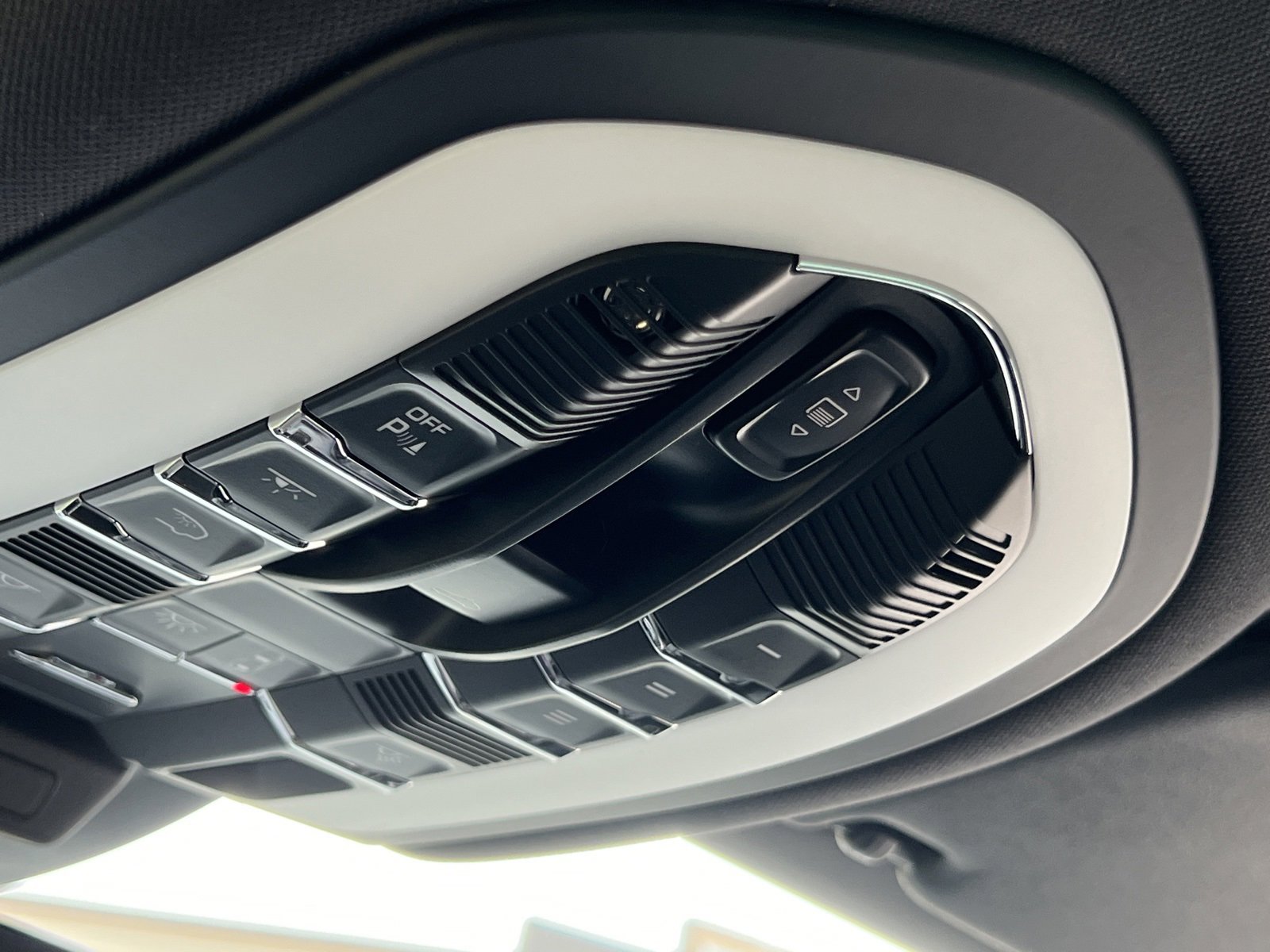 Certified 2025 Porsche Macan image 31