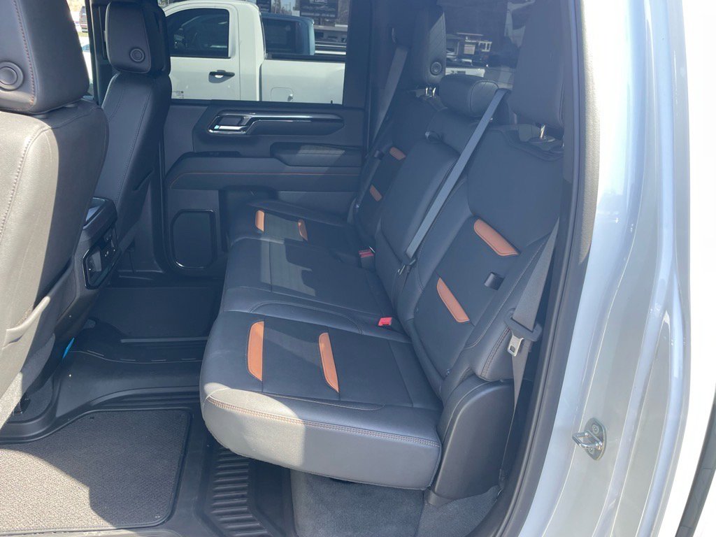 Used 2024 GMC Sierra 2500 AT4 image 17