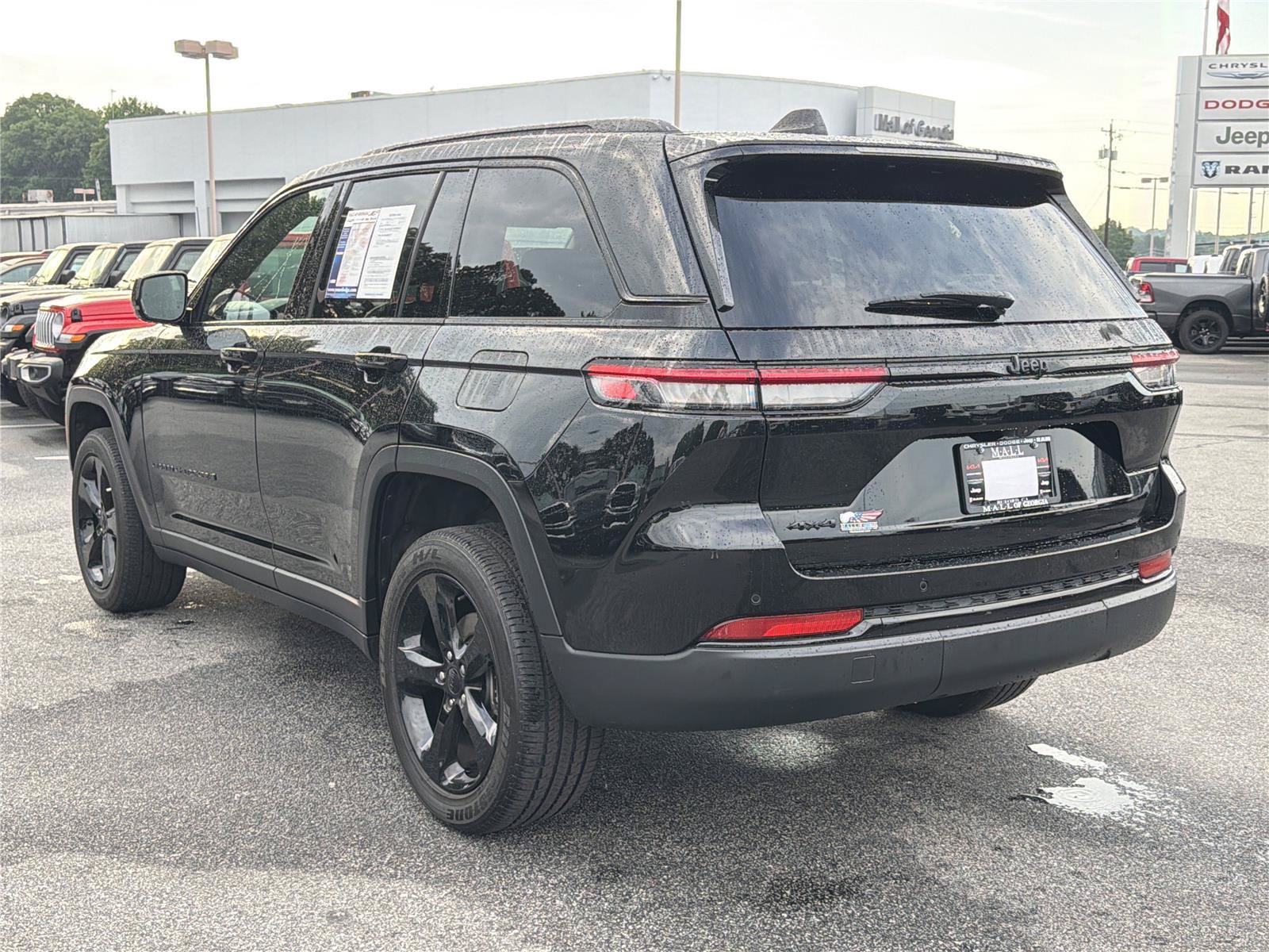 Used 2024 Jeep Grand Cherokee Altitude AWD/4WD image 7