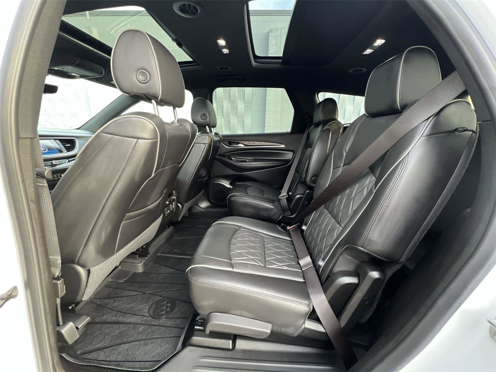 Used 2024 Buick Enclave Avenir image 25