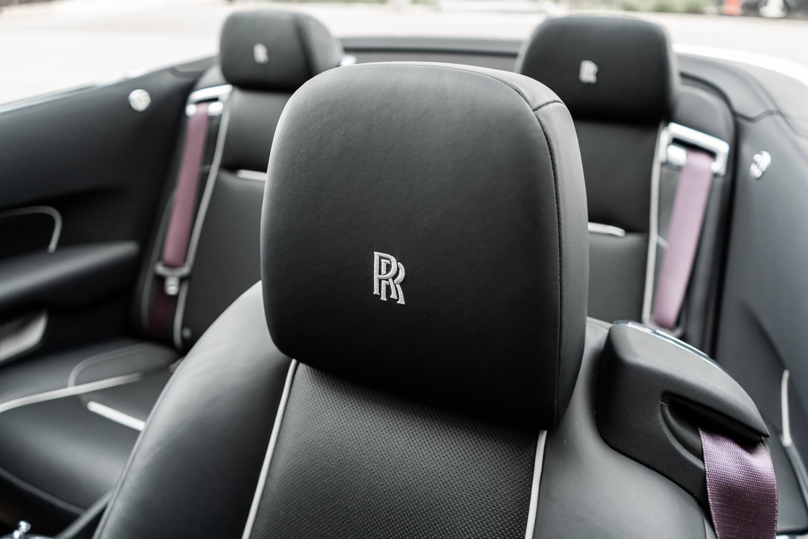 Used 2020 Rolls-Royce Dawn RWD image 28