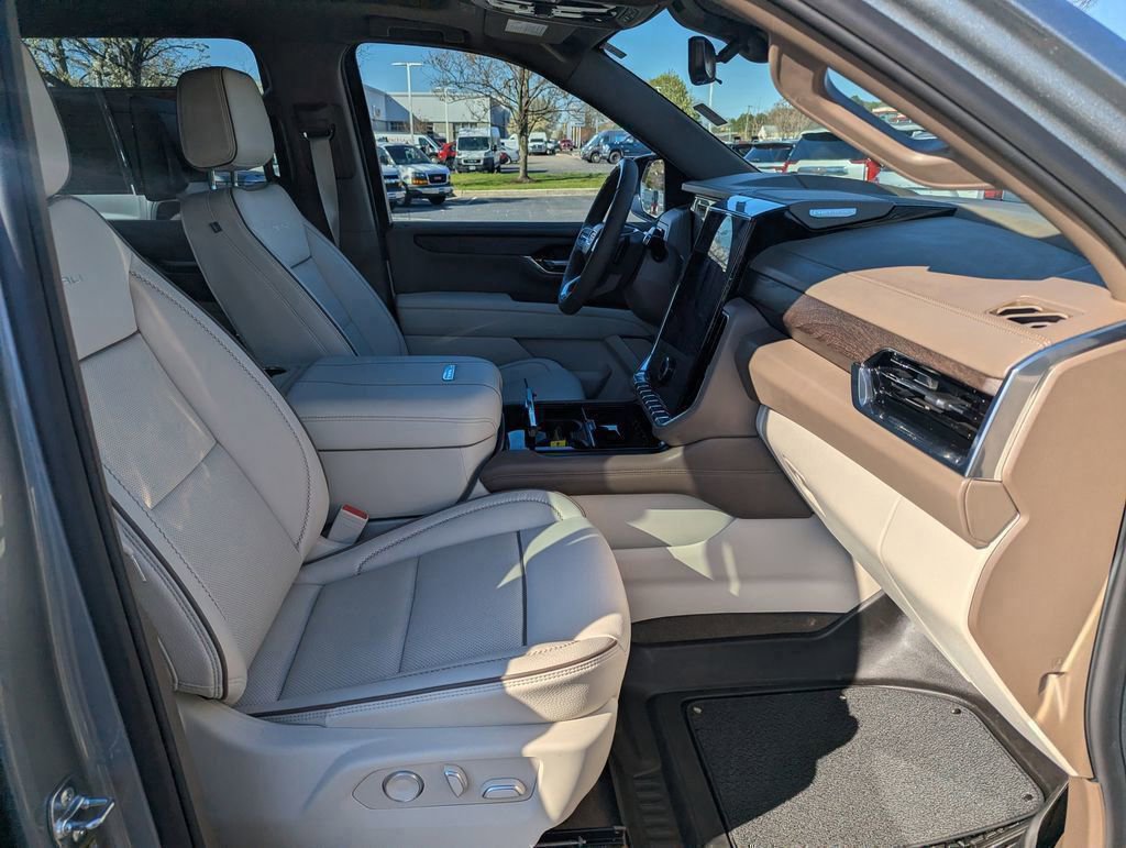 Used 2026 GMC Yukon XL Denali w/ Denali Reserve Package image 21