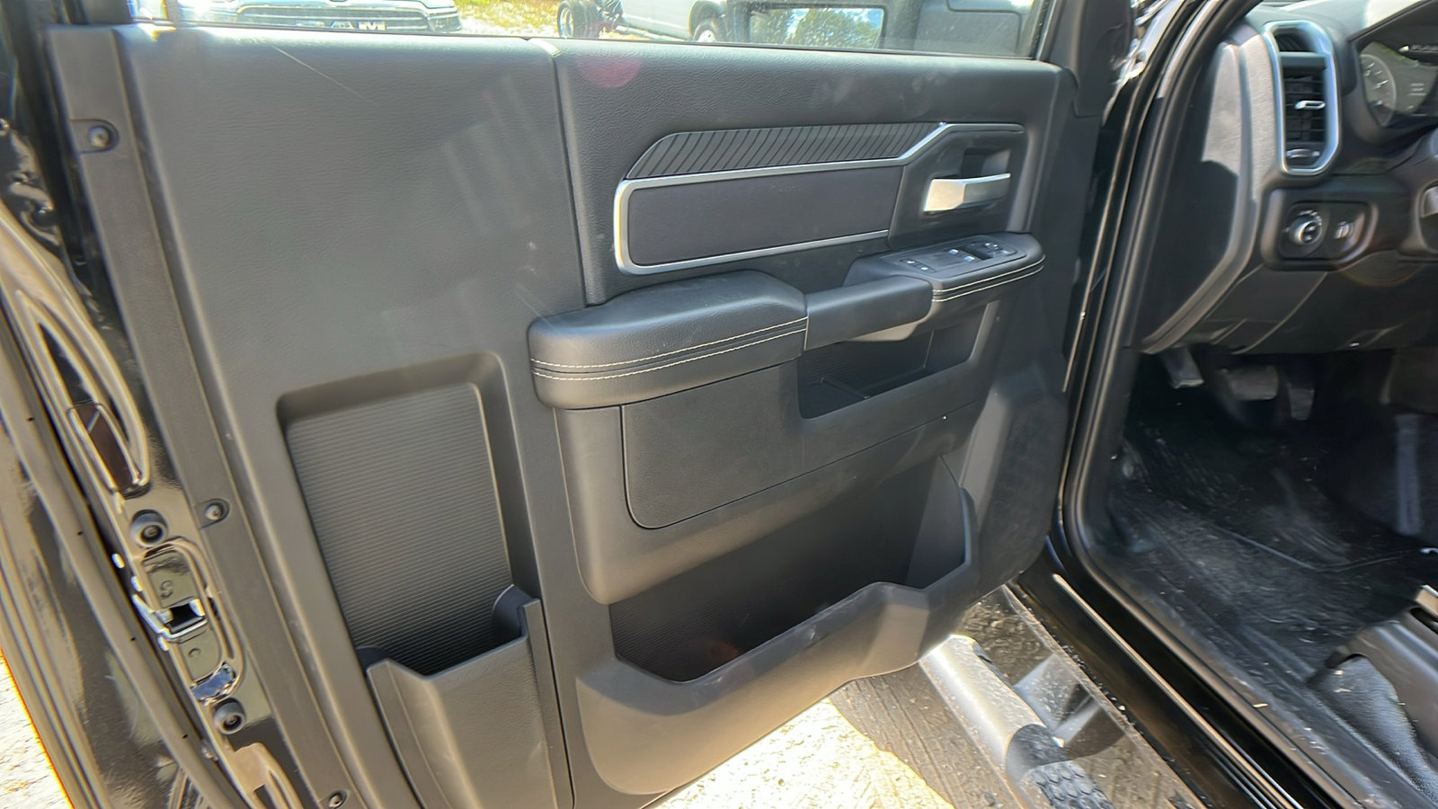 New 2025 RAM 5500 4x4 Regular Cab image 15