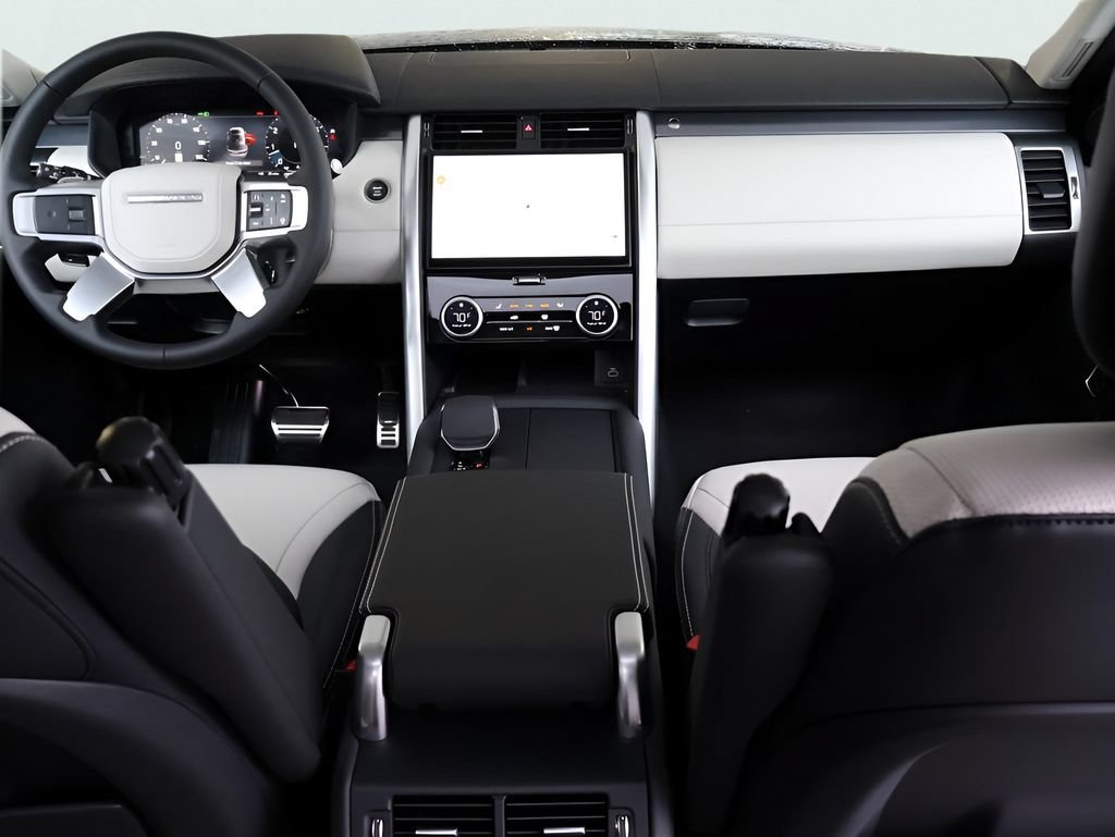 Used 2025 Land Rover Discovery Metropolitan Edition AWD/4WD image 29