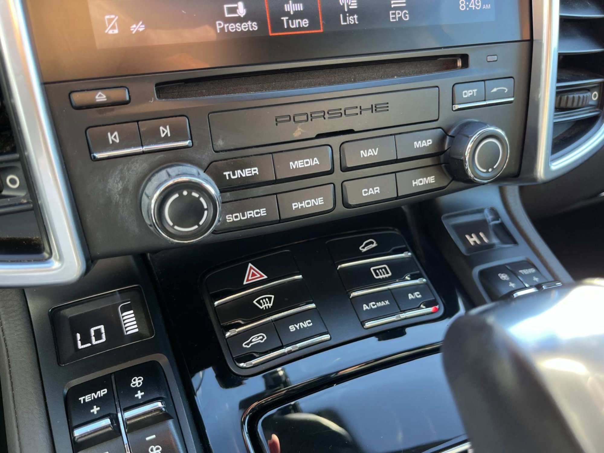 Used 2017 Porsche Cayenne Platinum Edition image 28