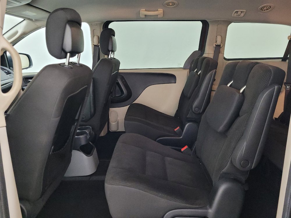 Used 2018 Dodge Grand Caravan SE FWD image 18