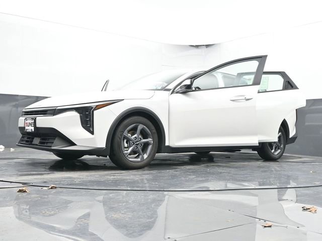 Used 2025 Kia K4 LXS image 68