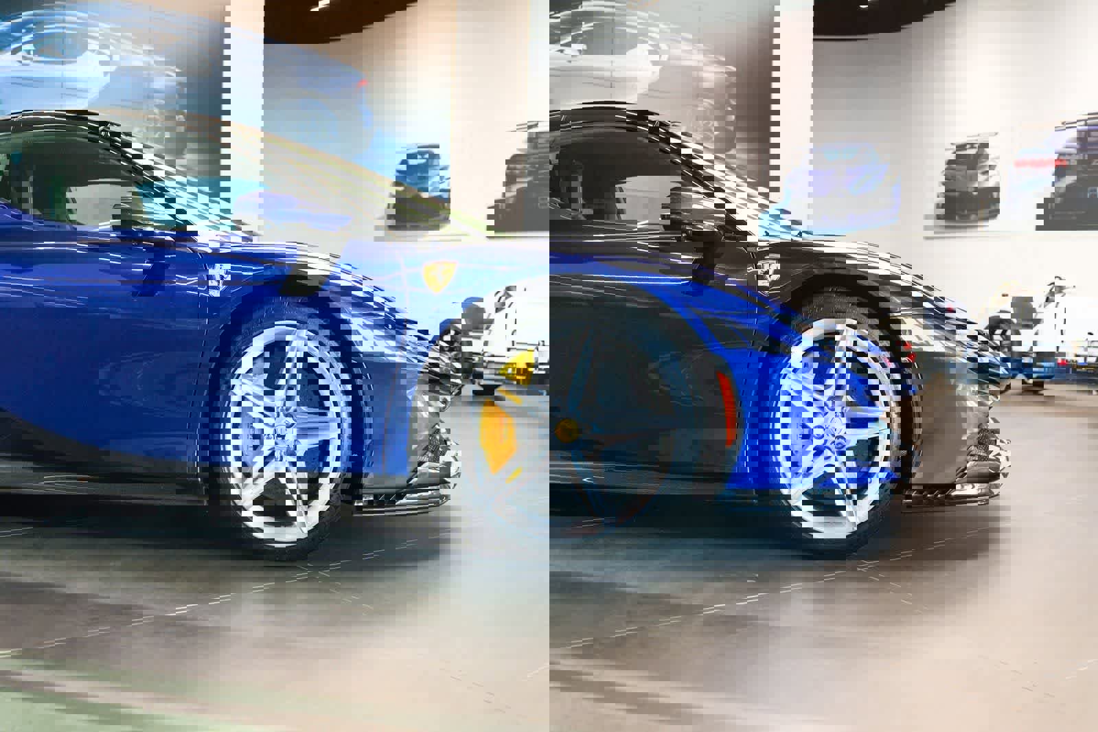 Used 2022 Ferrari SF90 Spider image 3