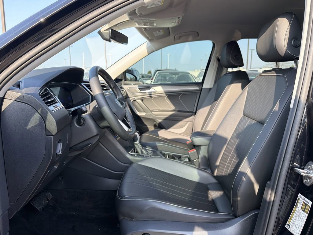 Used 2023 Volkswagen Tiguan SE image 11