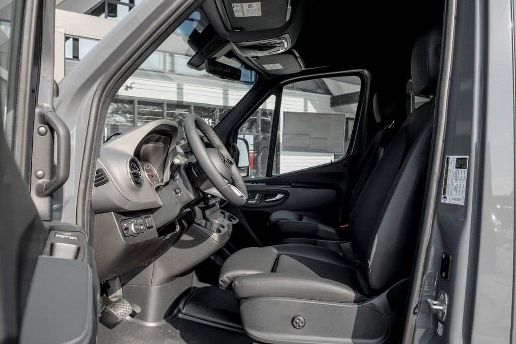 Used 2025 Mercedes-Benz Sprinter 2500 image 12