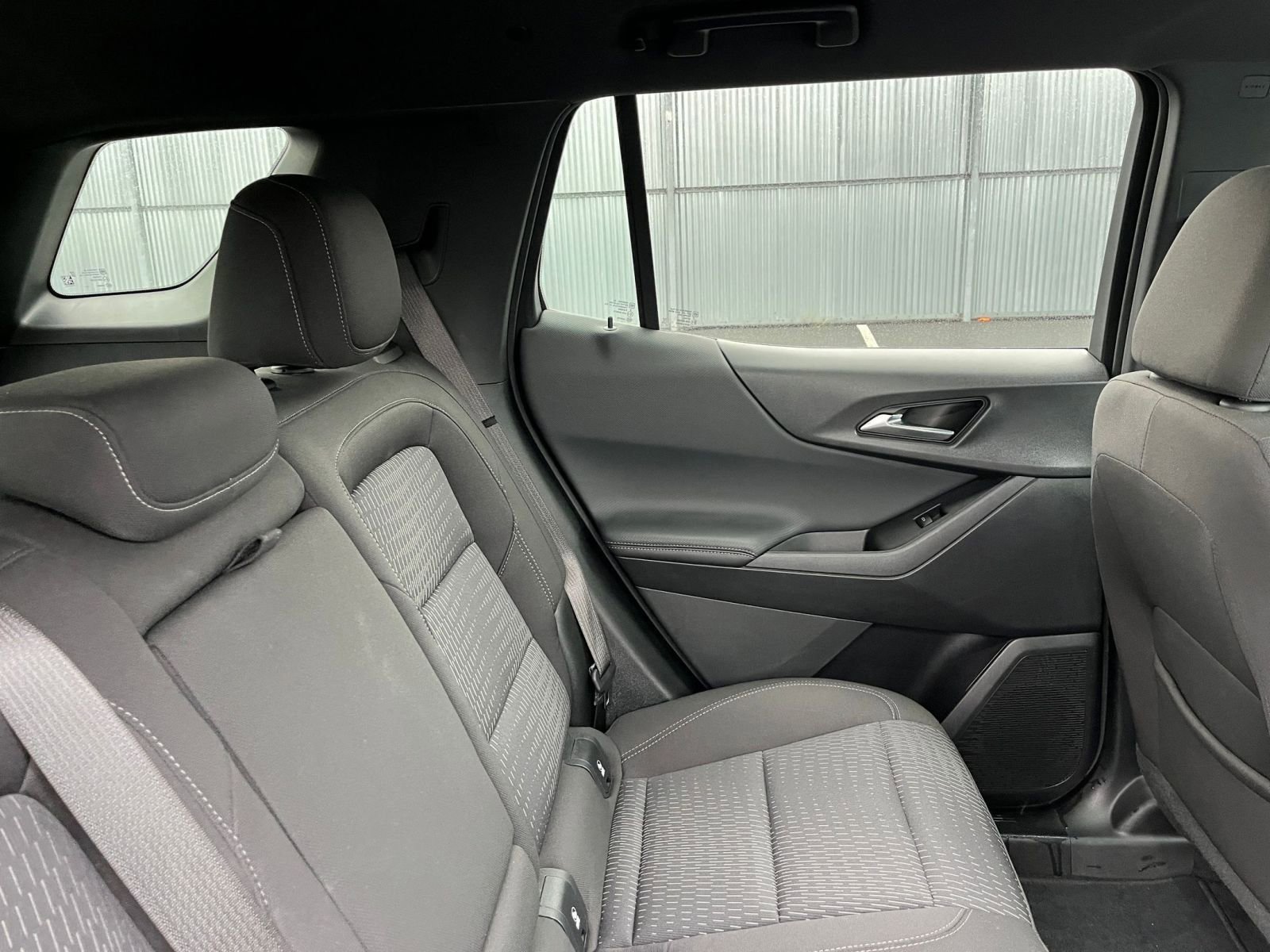 Used 2025 Chevrolet Equinox LT image 36