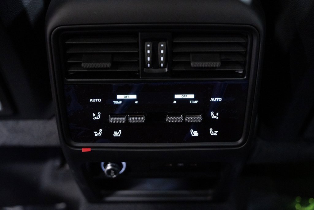 Used 2024 Porsche Cayenne image 21