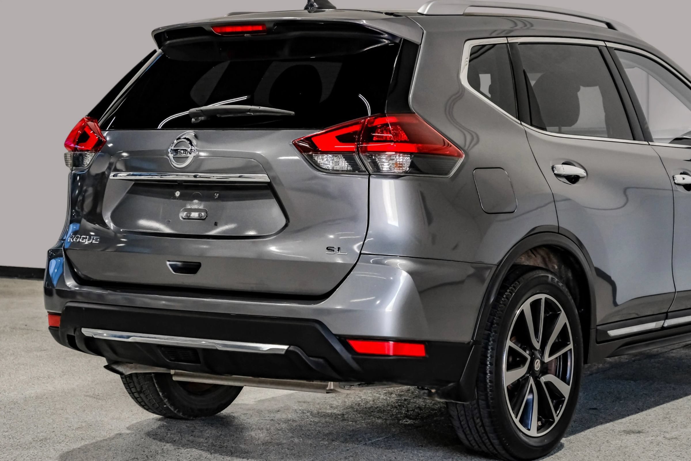 Used 2018 Nissan Rogue SL w/ Premium Package FWD image 11